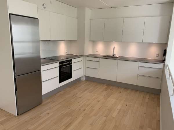 Skal du have monteret et nyt køkken? Vores tømrer hjælper dig i Brøndby, Hvidovre, Glostrup og andre omkringliggende byer. Kontakt os i dag.